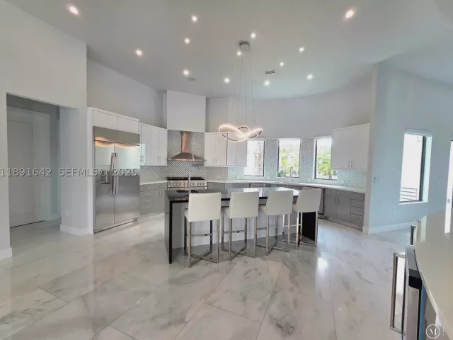 8-bedroom home for sale in Miami - 12175 SW 45th St - MondialRealty