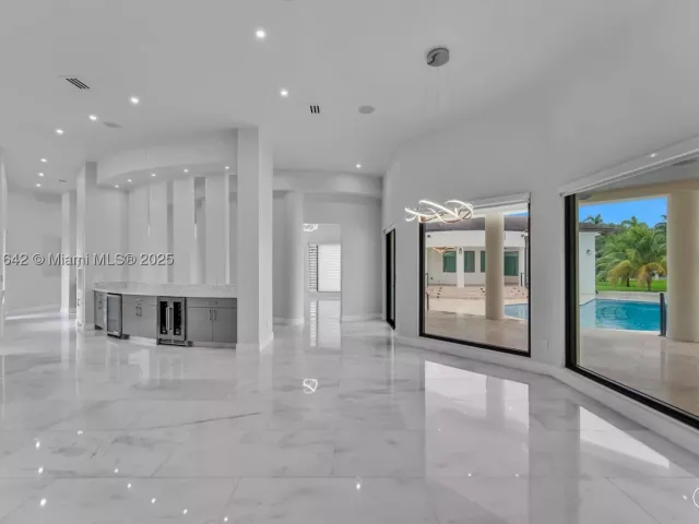 8-bedroom home for sale in Miami - 12175 SW 45th St - MondialRealty