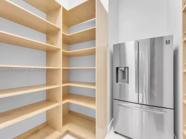 8-bedroom home for sale in Miami - 12175 SW 45th St - MondialRealty