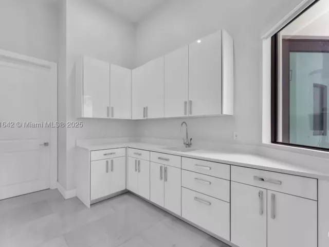 8-bedroom home for sale in Miami - 12175 SW 45th St - MondialRealty