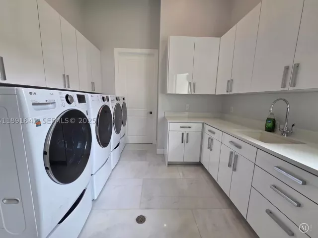 8-bedroom home for sale in Miami - 12175 SW 45th St - MondialRealty