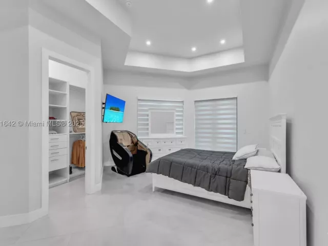 8-bedroom home for sale in Miami - 12175 SW 45th St - MondialRealty
