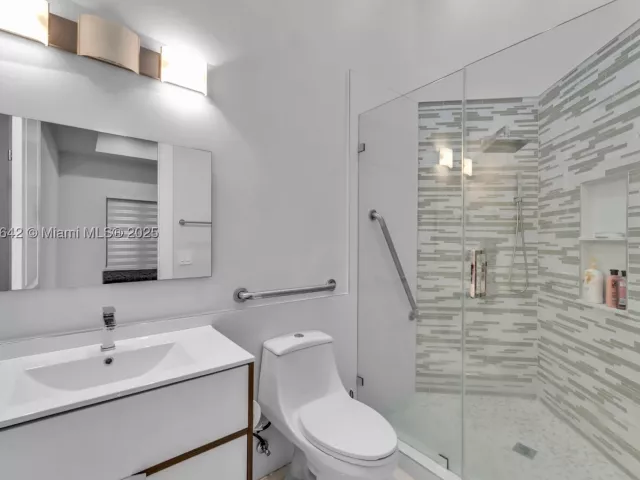 8-bedroom home for sale in Miami - 12175 SW 45th St - MondialRealty