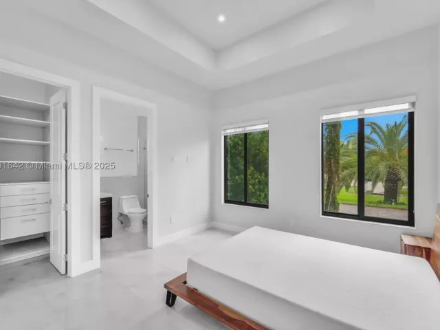 8-bedroom home for sale in Miami - 12175 SW 45th St - MondialRealty