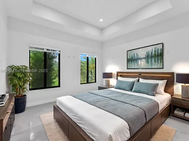 8-bedroom home for sale in Miami - 12175 SW 45th St - MondialRealty