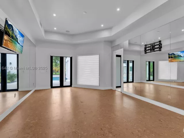 8-bedroom home for sale in Miami - 12175 SW 45th St - MondialRealty