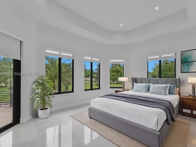 8-bedroom home for sale in Miami - 12175 SW 45th St - MondialRealty