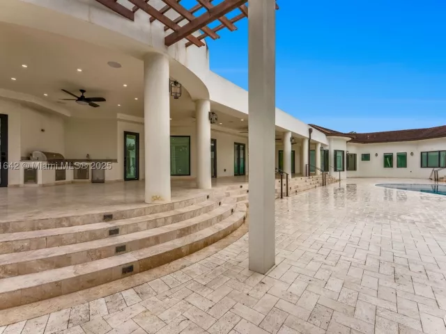 8-bedroom home for sale in Miami - 12175 SW 45th St - MondialRealty