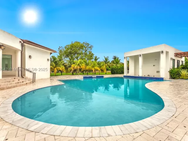8-bedroom home for sale in Miami - 12175 SW 45th St - MondialRealty