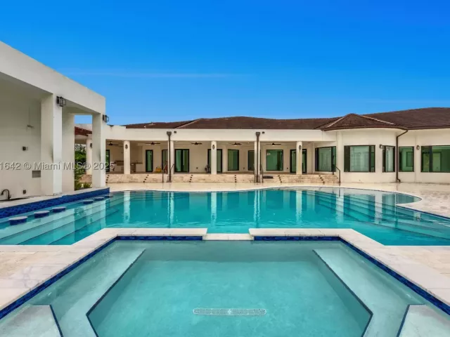 8-bedroom home for sale in Miami - 12175 SW 45th St - MondialRealty