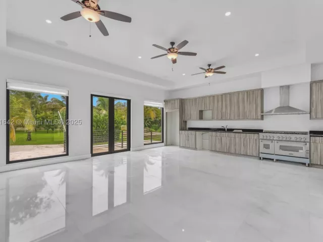 8-bedroom home for sale in Miami - 12175 SW 45th St - MondialRealty