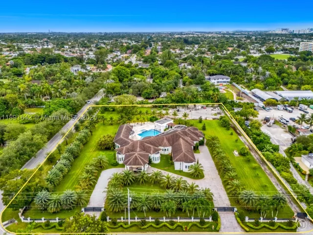 8-bedroom home for sale in Miami - 12175 SW 45th St - MondialRealty
