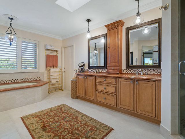 Home for rent at 4407 Woodfield Boulevard - photo 6644334