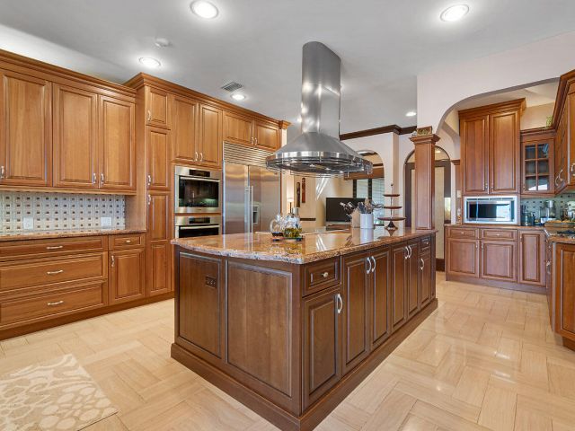 Home for rent at 4407 Woodfield Boulevard - photo 6644341