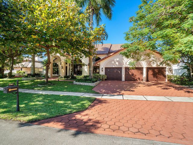 Home for rent at 4407 Woodfield Boulevard - photo 6644351