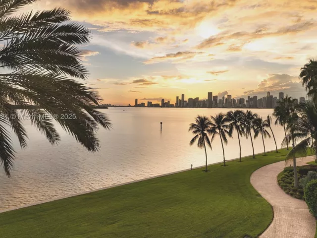 4-bedroom condo for sale in Miami Beach - 5134 Fisher Island Dr 5134 - MondialRealty
