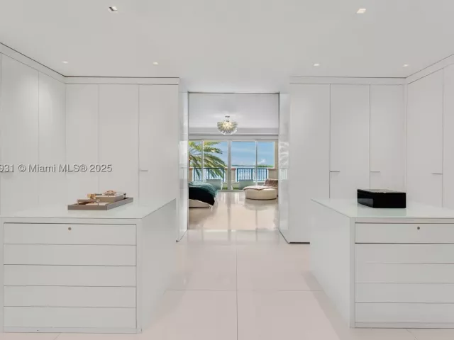 4-bedroom condo for sale in Miami Beach - 5134 Fisher Island Dr 5134 - MondialRealty