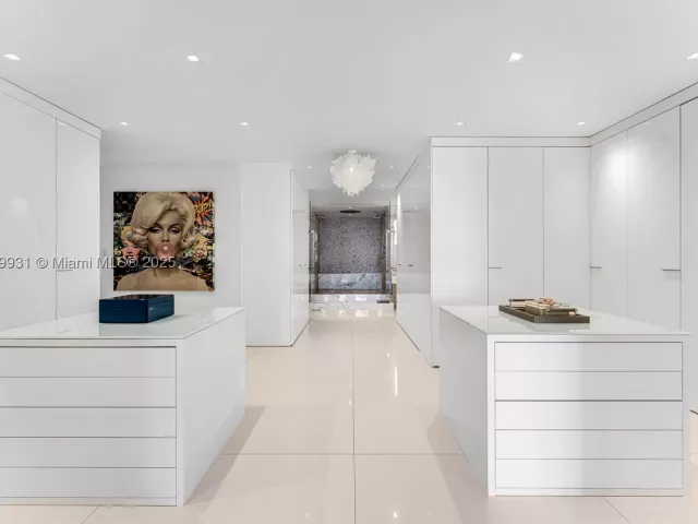 4-bedroom condo for sale in Miami Beach - 5134 Fisher Island Dr 5134 - MondialRealty