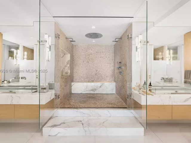 4-bedroom condo for sale in Miami Beach - 5134 Fisher Island Dr 5134 - MondialRealty