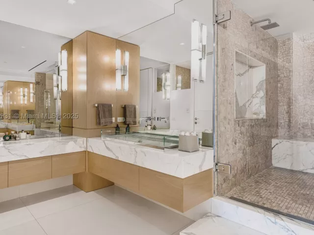 4-bedroom condo for sale in Miami Beach - 5134 Fisher Island Dr 5134 - MondialRealty