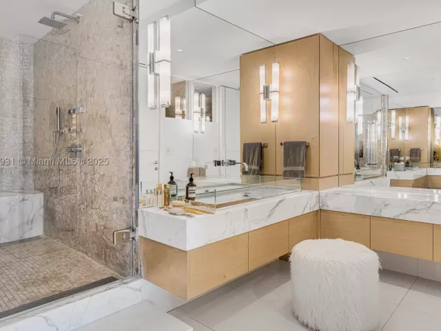 4-bedroom condo for sale in Miami Beach - 5134 Fisher Island Dr 5134 - MondialRealty