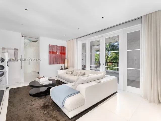 4-bedroom condo for sale in Miami Beach - 5134 Fisher Island Dr 5134 - MondialRealty