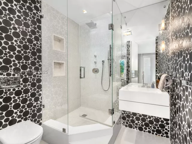 4-bedroom condo for sale in Miami Beach - 5134 Fisher Island Dr 5134 - MondialRealty