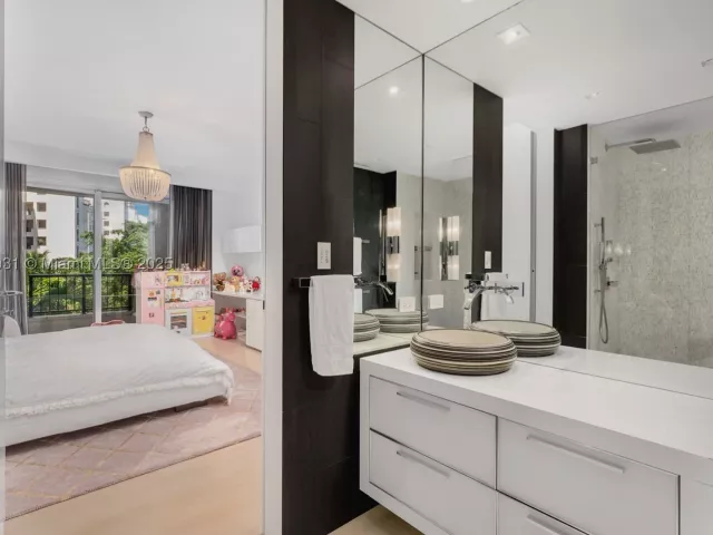 4-bedroom condo for sale in Miami Beach - 5134 Fisher Island Dr 5134 - MondialRealty