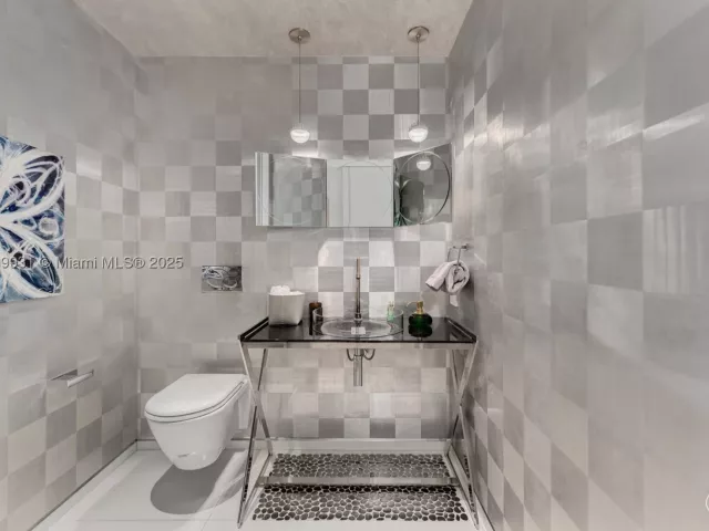 4-bedroom condo for sale in Miami Beach - 5134 Fisher Island Dr 5134 - MondialRealty