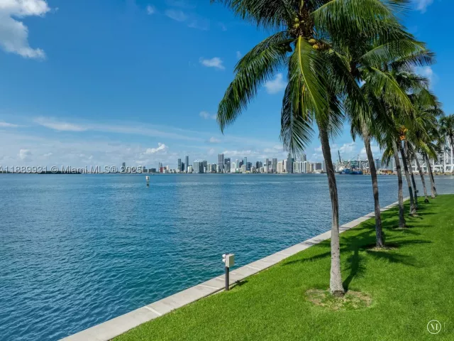 4-bedroom condo for sale in Miami Beach - 5134 Fisher Island Dr 5134 - MondialRealty