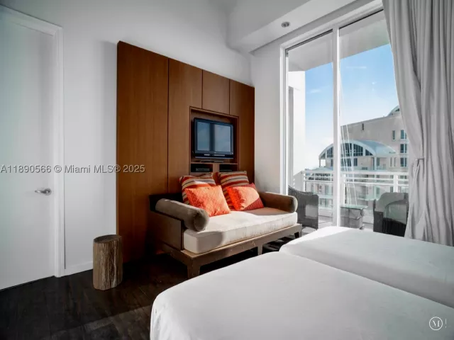 3-bedroom condo for sale in Miami - 900 Brickell Key Blvd 2204 - MondialRealty