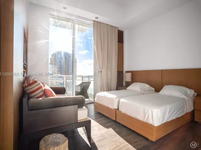 3-bedroom condo for sale in Miami - 900 Brickell Key Blvd 2204 - MondialRealty