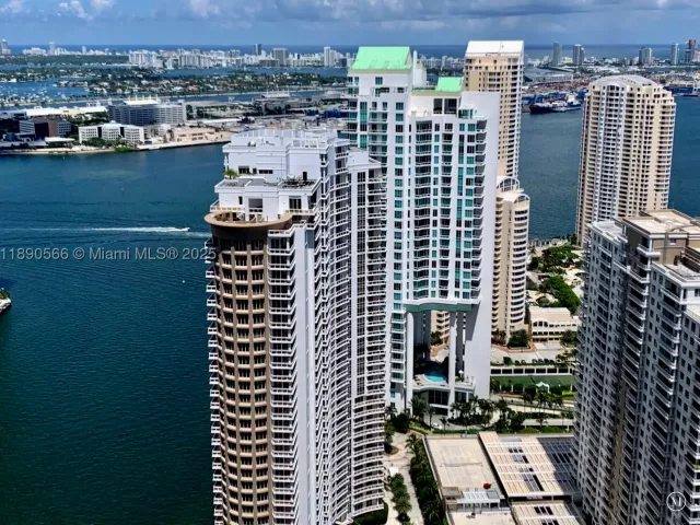 3-bedroom condo for sale in Miami - 900 Brickell Key Blvd 2204 - MondialRealty