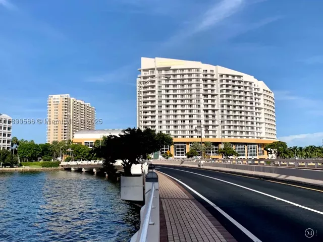 3-bedroom condo for sale in Miami - 900 Brickell Key Blvd 2204 - MondialRealty