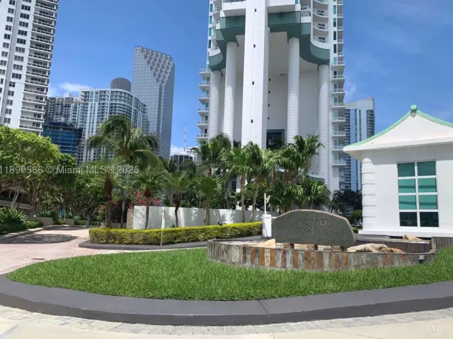3-bedroom condo for sale in Miami - 900 Brickell Key Blvd 2204 - MondialRealty