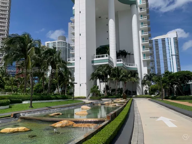 3-bedroom condo for sale in Miami - 900 Brickell Key Blvd 2204 - MondialRealty