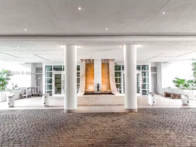 3-bedroom condo for sale in Miami - 900 Brickell Key Blvd 2204 - MondialRealty