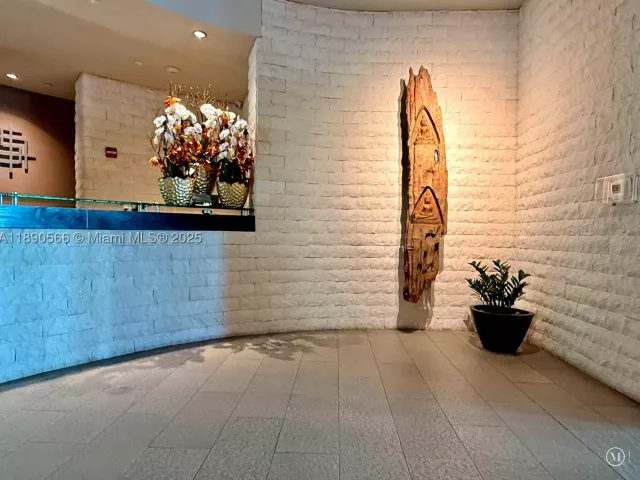 3-bedroom condo for sale in Miami - 900 Brickell Key Blvd 2204 - MondialRealty