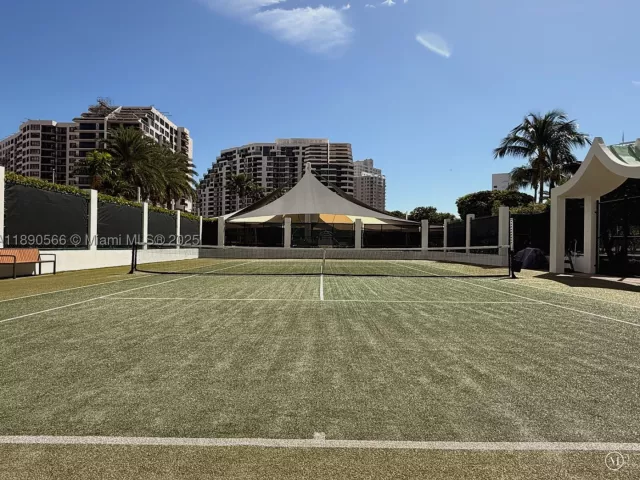 3-bedroom condo for sale in Miami - 900 Brickell Key Blvd 2204 - MondialRealty