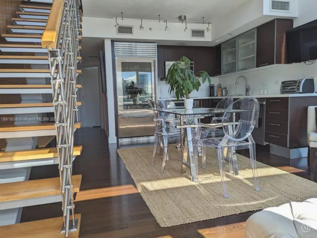 2-bedroom condo for rent in Miami - 41 SE 5th St 2302 - MondialRealty