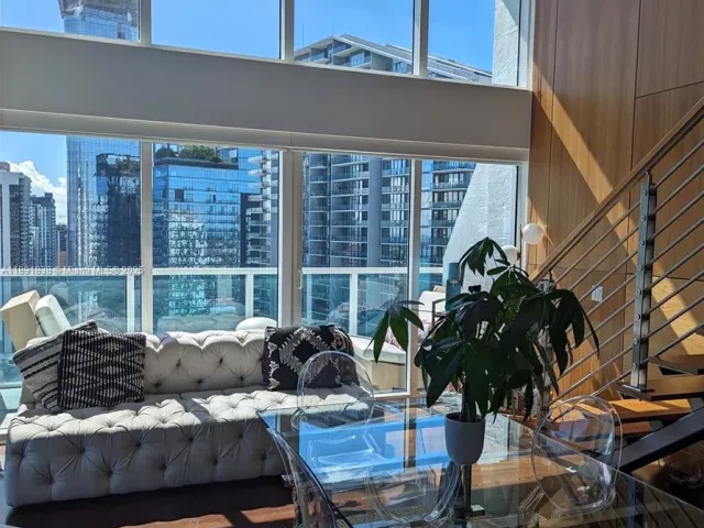 2-bedroom condo for rent in Miami - 41 SE 5th St 2302 - MondialRealty