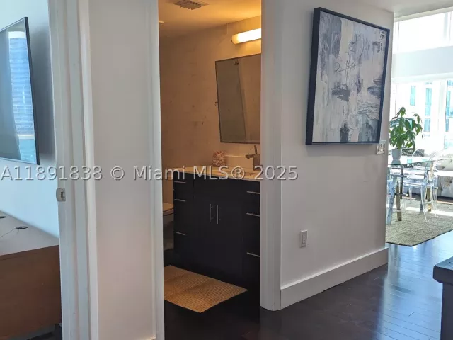2-bedroom condo for rent in Miami - 41 SE 5th St 2302 - MondialRealty