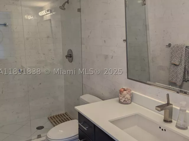 2-bedroom condo for rent in Miami - 41 SE 5th St 2302 - MondialRealty