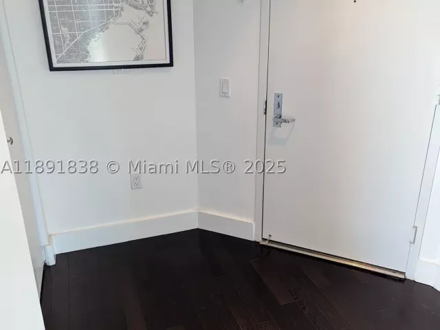 2-bedroom condo for rent in Miami - 41 SE 5th St 2302 - MondialRealty