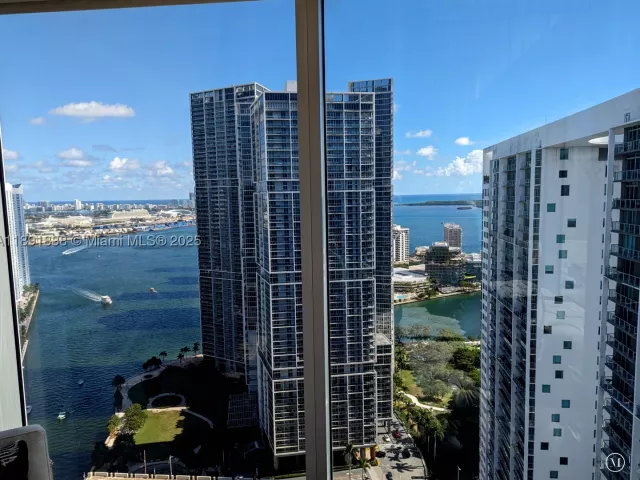2-bedroom condo for rent in Miami - 41 SE 5th St 2302 - MondialRealty