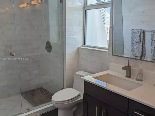 2-bedroom condo for rent in Miami - 41 SE 5th St 2302 - MondialRealty