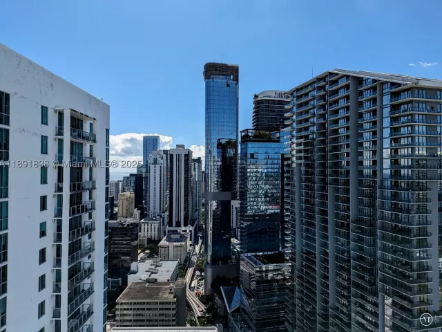 2-bedroom condo for rent in Miami - 41 SE 5th St 2302 - MondialRealty