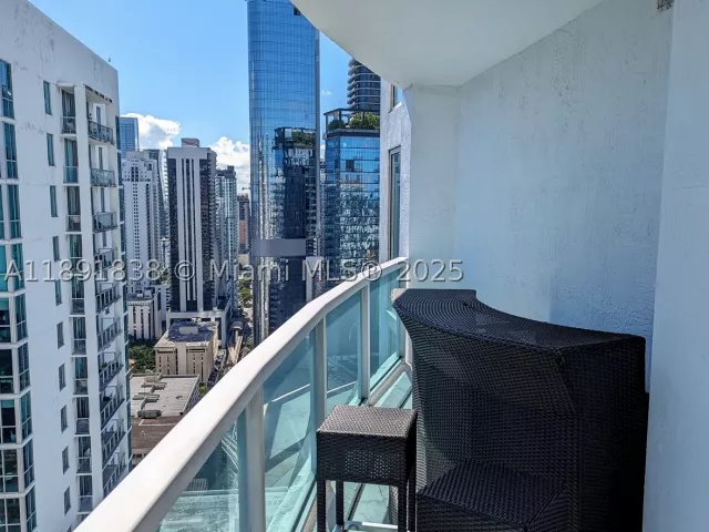 2-bedroom condo for rent in Miami - 41 SE 5th St 2302 - MondialRealty