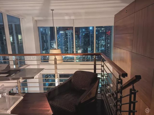 2-bedroom condo for rent in Miami - 41 SE 5th St 2302 - MondialRealty
