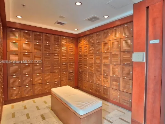2-bedroom condo for rent in Miami - 41 SE 5th St 2302 - MondialRealty